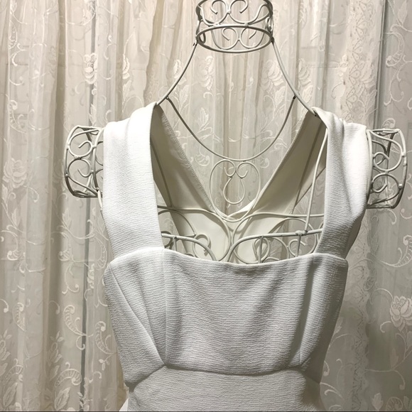 BCBGMAXAZRIA Ágata Full Length Off white Dress 2 - Picture 7 of 15